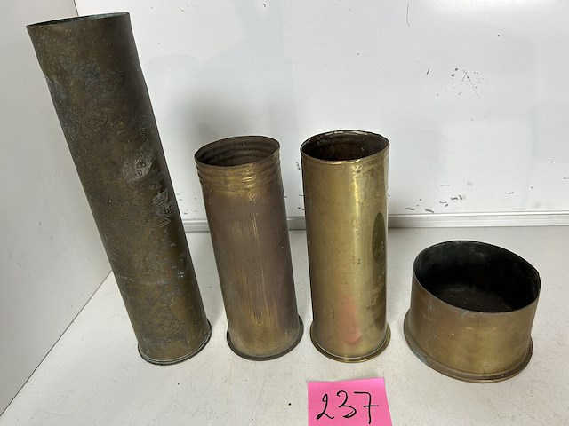 4 x koperen obus waarvan 1 met trench art - afbeelding 1 van  2