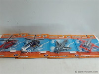 4 x matchbox vliegtuigen 4 assorti - afbeelding 2 van  2