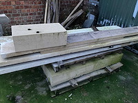 4 x palet en 1 x metalen bok met bourgondische witsteen. (inclusief metalen bok) - afbeelding 9 van  12