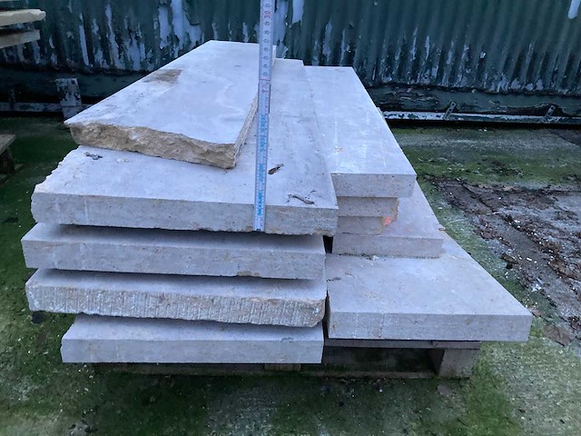 4 x palet en 1 x metalen bok met bourgondische witsteen. (inclusief metalen bok) - afbeelding 11 van  12