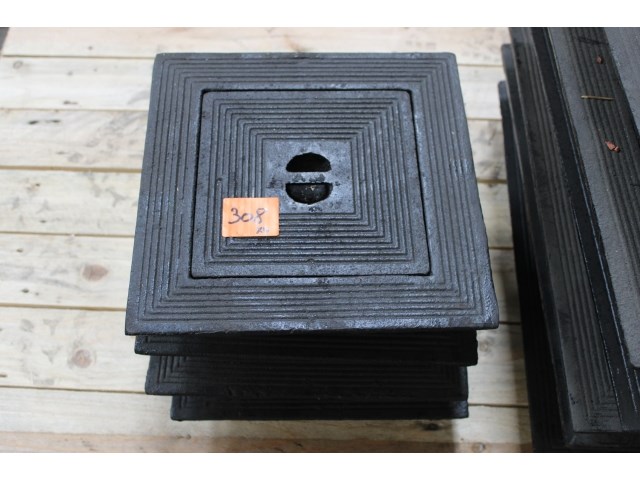 4 x putdeksel gietijzer dubbel 30x30cm - afbeelding 1 van  3