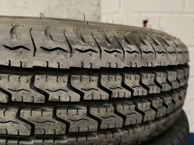 4 x velg met band en 1 losse band - afbeelding 6 van  6