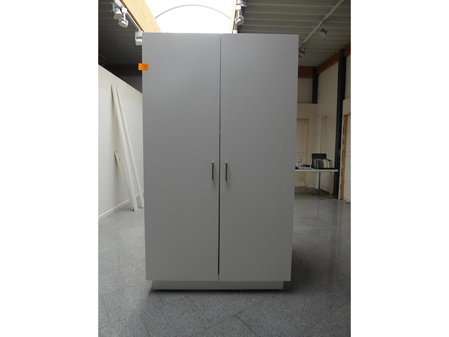 4 zijdige kledingkast - afbeelding 1 van  4