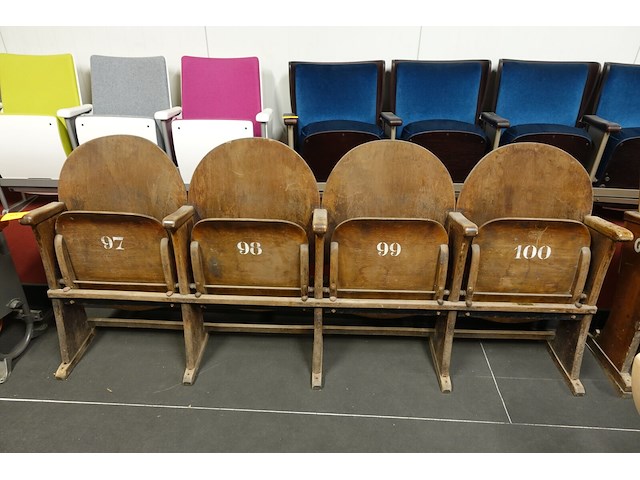 4-zit houten antieke theaterstoel - afbeelding 1 van  6