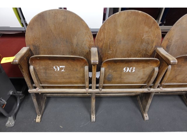 4-zit houten antieke theaterstoel - afbeelding 4 van  6