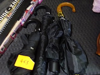 4 zwarte paraplu's - afbeelding 1 van  1