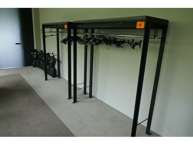 4 zwartmetalen kledijrekken - afbeelding 1 van  6