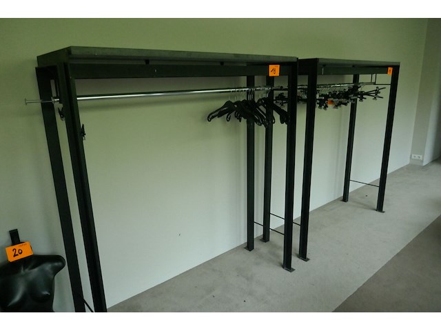 4 zwartmetalen kledijrekken - afbeelding 2 van  6