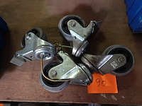 4 zwenkwielen (3 met rem) - afbeelding 1 van  1