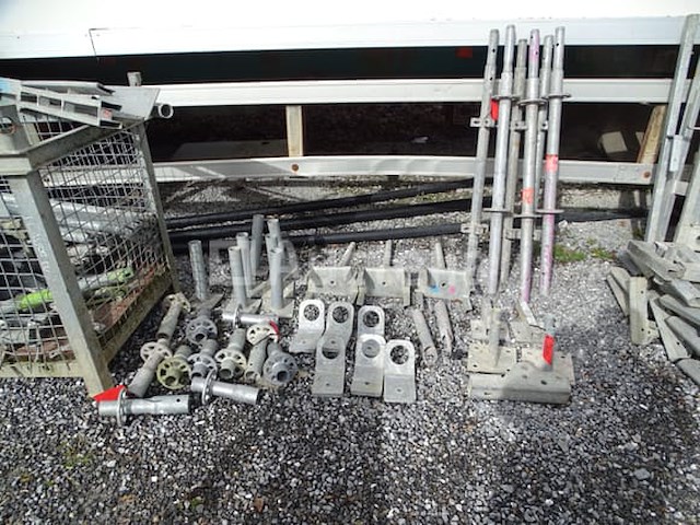 40 (+/-) steigeraccessoires - afbeelding 1 van  7