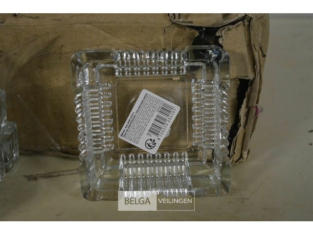 ±40 glazen asbakken - afbeelding 1 van  2