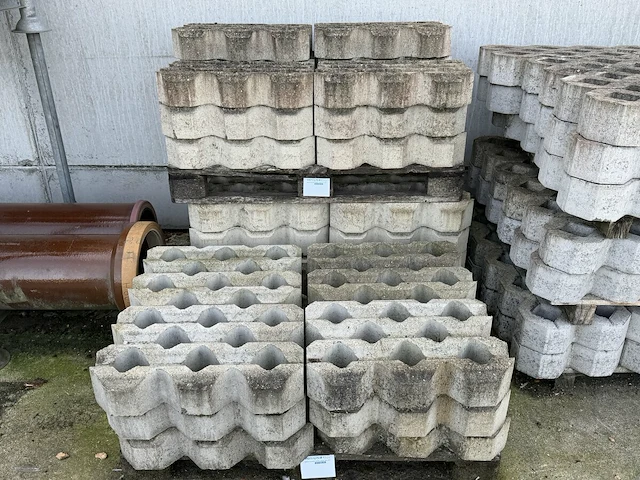 40 grasbetontegels - afbeelding 1 van  2