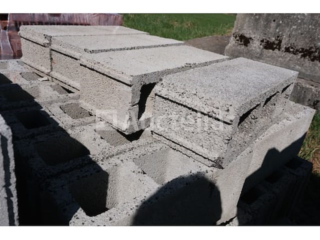 40 holle blokblokken 62x25x19 - afbeelding 1 van  7