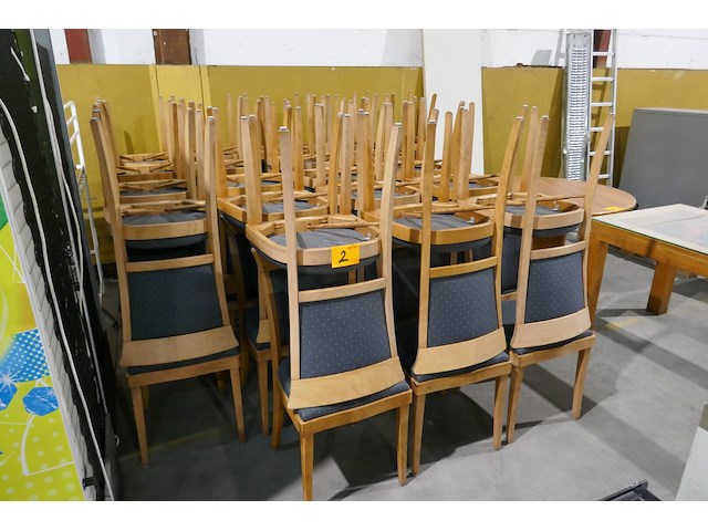40 houten stoelen - afbeelding 1 van  4