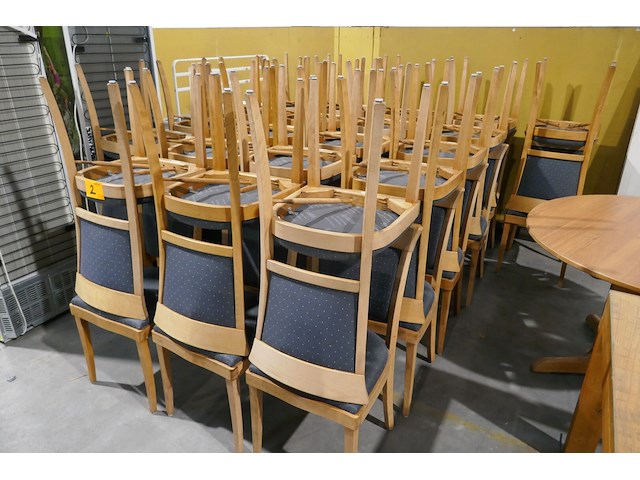 40 houten stoelen - afbeelding 2 van  4