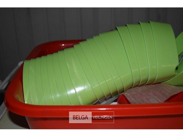 ±40 plastieken asbakken - afbeelding 2 van  3