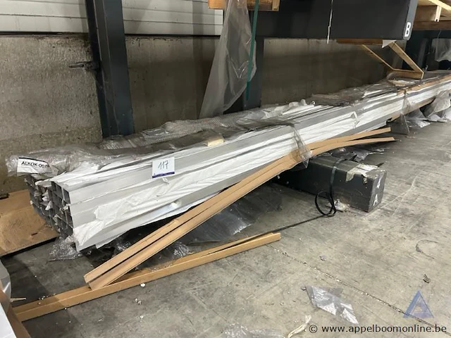 40 vierkante aluminium profielen, afmetingen 45 x 45 x 6000 mm met een wanddikte van 2,0 mm - afbeelding 1 van  3