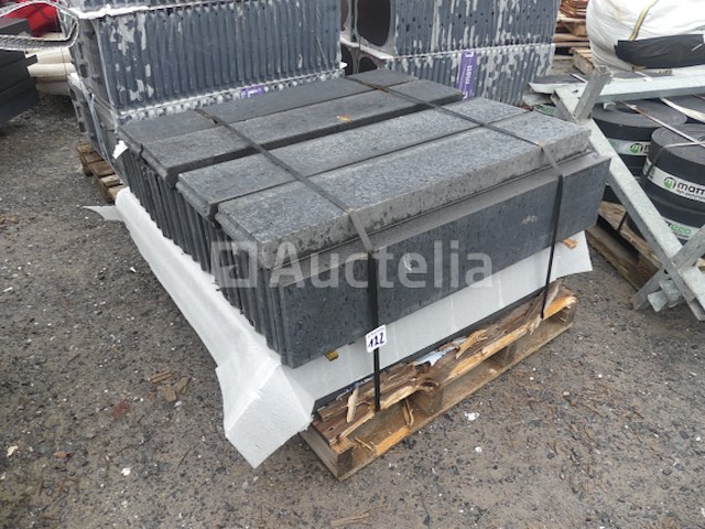 40 zwarte betonnen stoepranden - afbeelding 3 van  4