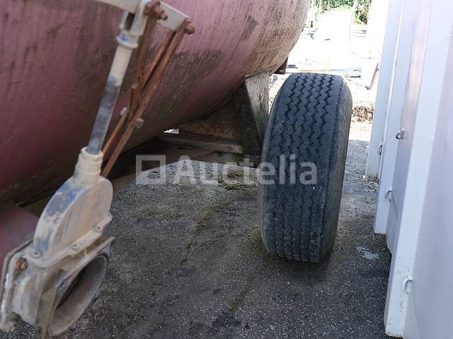 4000 liter tanktrailer merken en model onleesbaar - afbeelding 2 van  17