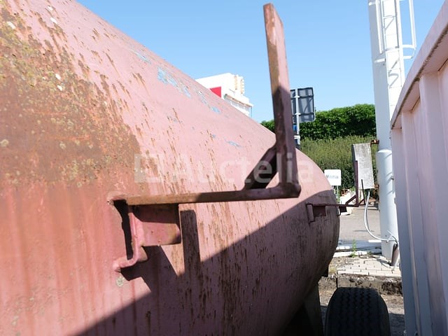 4000 liter tanktrailer merken en model onleesbaar - afbeelding 5 van  17