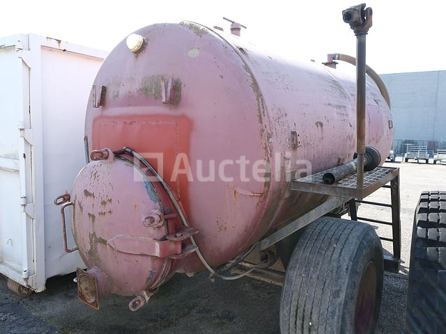 4000 liter tanktrailer merken en model onleesbaar - afbeelding 6 van  17