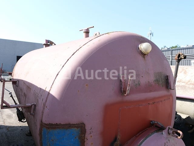 4000 liter tanktrailer merken en model onleesbaar - afbeelding 1 van  17