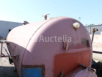 4000 liter tanktrailer merken en model onleesbaar
