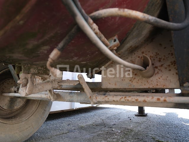 4000 liter tanktrailer merken en model onleesbaar - afbeelding 10 van  17