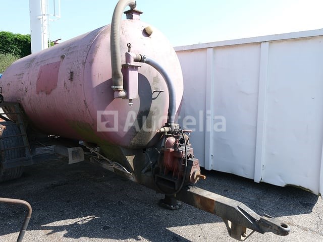 4000 liter tanktrailer merken en model onleesbaar - afbeelding 12 van  17