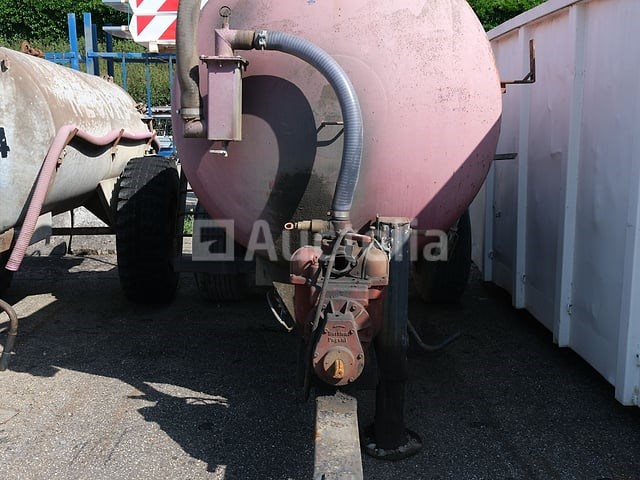 4000 liter tanktrailer merken en model onleesbaar - afbeelding 14 van  17