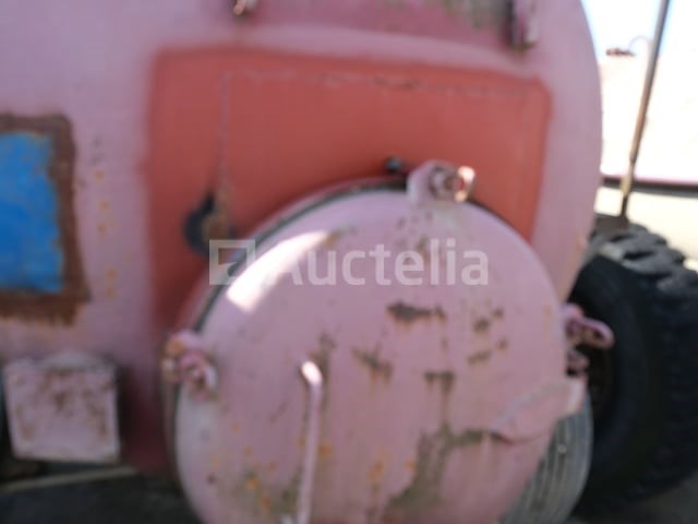 4000 liter tanktrailer merken en model onleesbaar - afbeelding 15 van  17