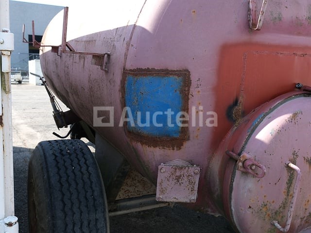 4000 liter tanktrailer merken en model onleesbaar - afbeelding 17 van  17