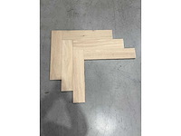 40,8 m2 meerlagen visgraat parket pyramid