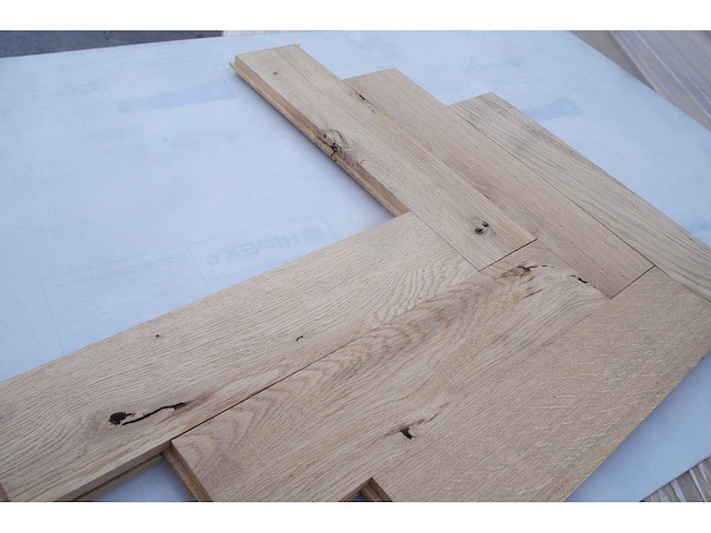 40.80 m² massief eiken visgraatparket 21mm - afbeelding 1 van  5