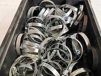 4.15kg slangklem 60-80 w1 in stapelbare bak - afbeelding 1 van  2