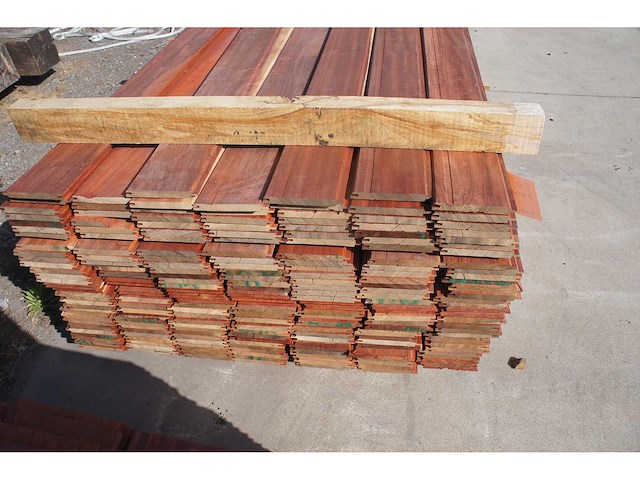 41,91 m² padouk planchetten - afbeelding 2 van  4