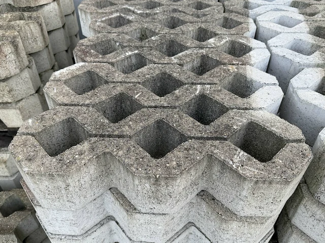 42 grasbetontegels - afbeelding 2 van  2