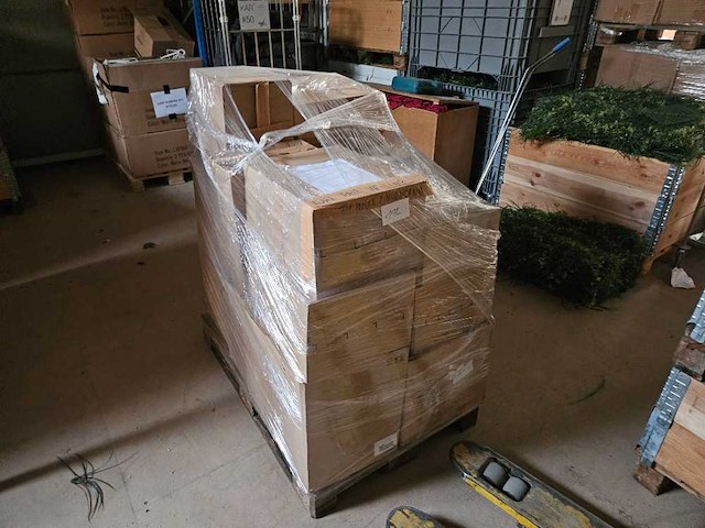 42 nappen varia afmeting en kleur + 550 servet verschillende kleuren - afbeelding 1 van  1