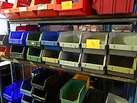 42 stapelbare magazijnbakken