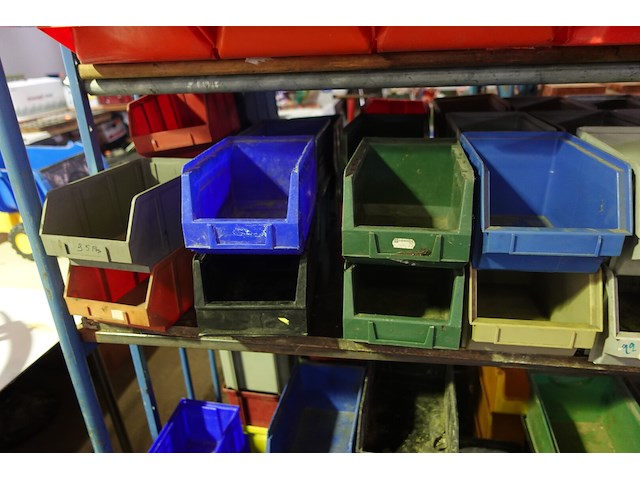 42 stapelbare magazijnbakken - afbeelding 3 van  4
