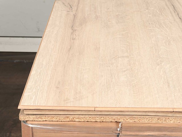 43 m2 laminaat plank - 1383 x 193 x 8 mm - afbeelding 1 van  3