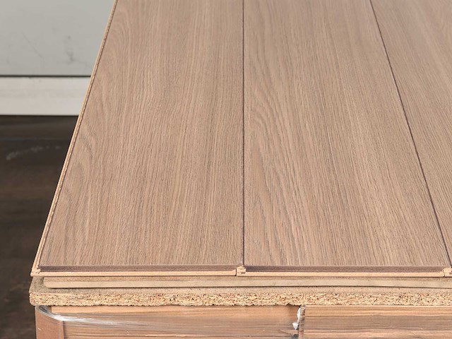 43 m2 laminaat plank - 1383 x 193 x 8 mm - afbeelding 2 van  4