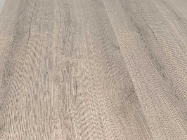 43 m2 laminaat plank - 1383 x 244 x 8 mm - afbeelding 1 van  4