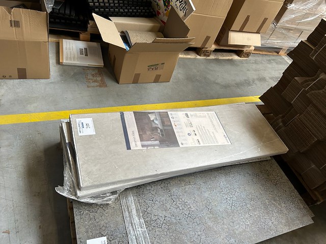 44 ceramin tegels - afbeelding 1 van  4