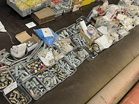 45 bakjes sanitair toebehoren