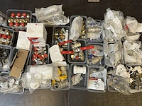 45 bakjes sanitair toebehoren - afbeelding 4 van  7