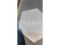 45m² daker witte zeshoekige, vloer en muur met beton - afbeelding 2 van  2