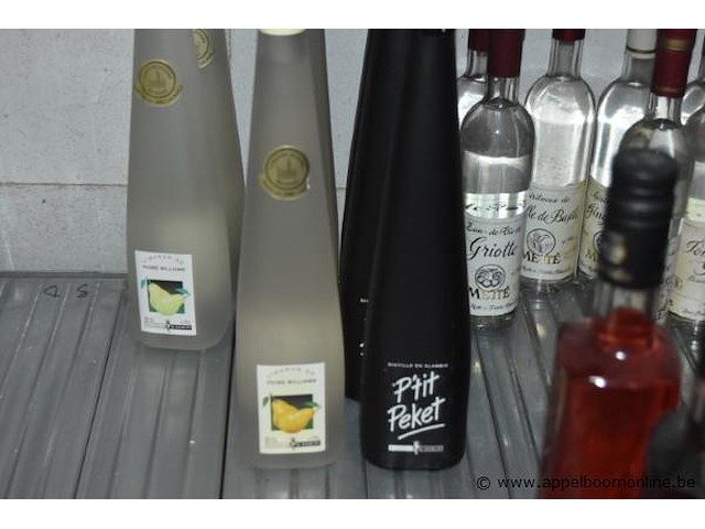 45x fles diverse likeuren en eaux-de-vie, wo. joseph cartron, mielo, petit pekêt, liqueur de poire williams, mette - afbeelding 3 van  5