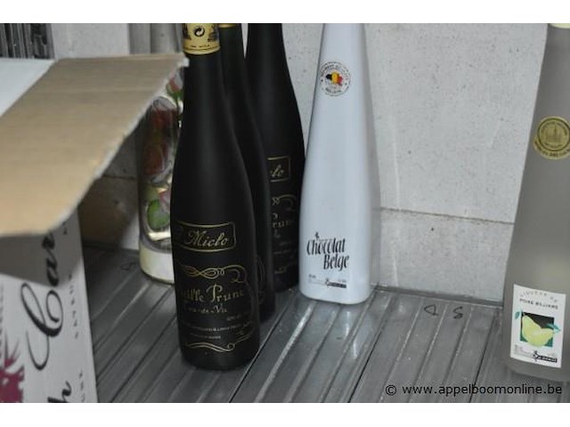 45x fles diverse likeuren en eaux-de-vie, wo. joseph cartron, mielo, petit pekêt, liqueur de poire williams, mette - afbeelding 4 van  5