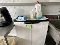 46 - kast met producten - afbeelding 3 van  3